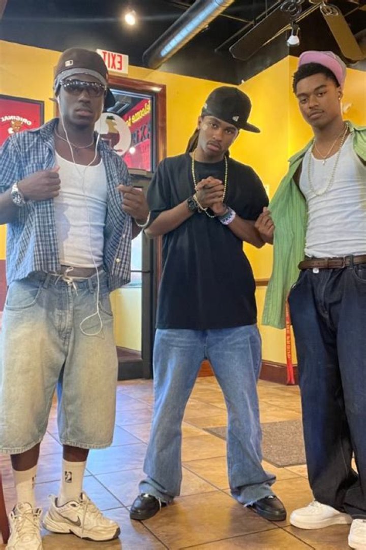 Nostalgic Style: Essential Early 2000s Outfits For Men
